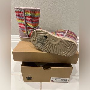 BNWT - kids UGG sequence boots little kids size 9